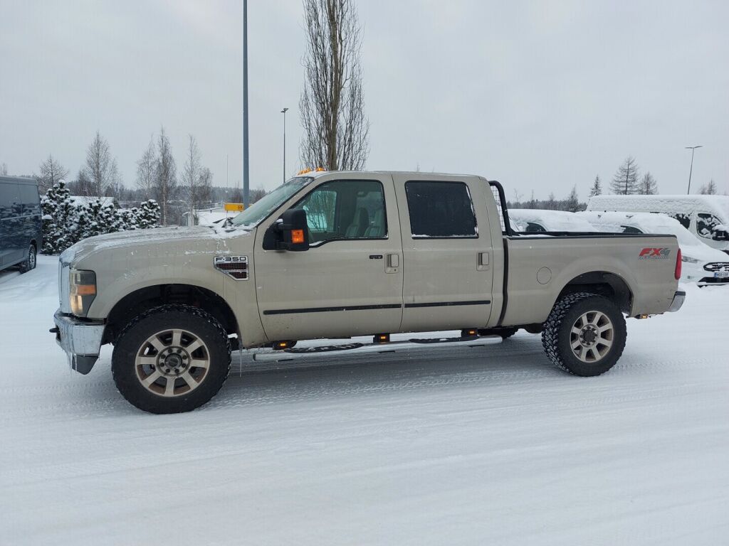 Ford F350 2010 Ruskea (beige)