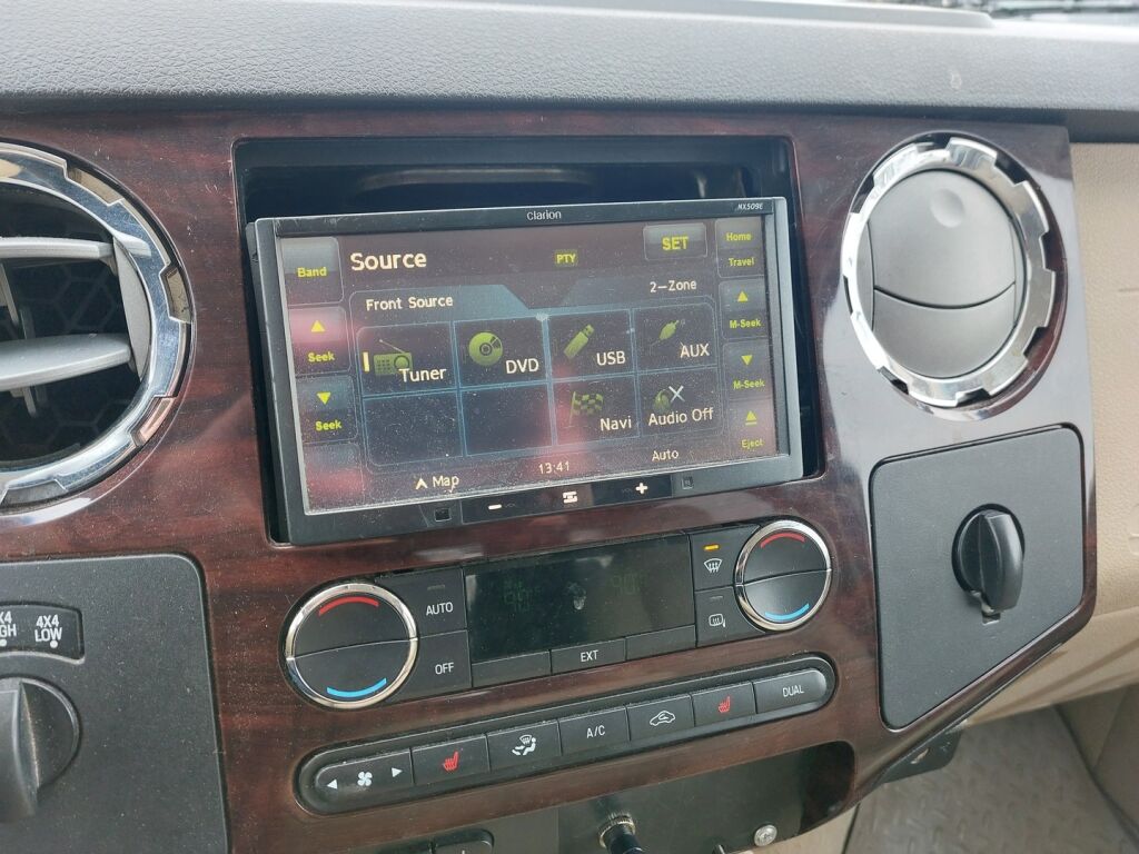 Ford F350 2010 Ruskea (beige)