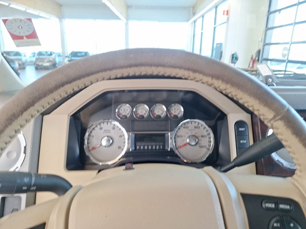 Ford F350 2010 Ruskea (beige)