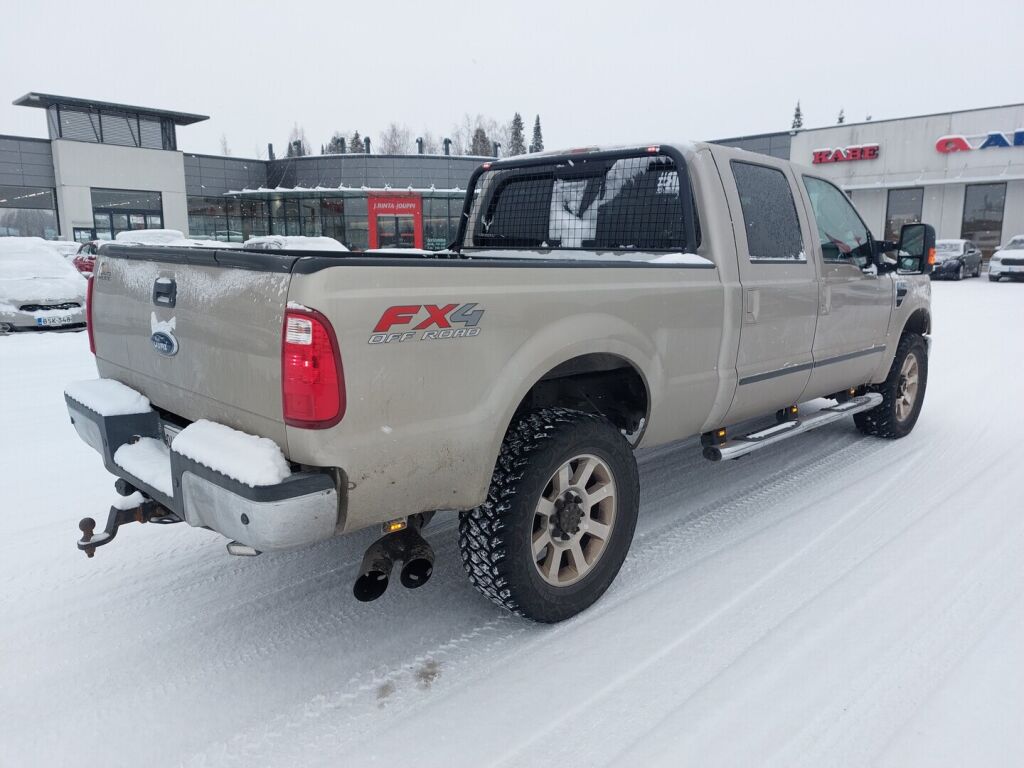 Ford F350 2010 Ruskea (beige)