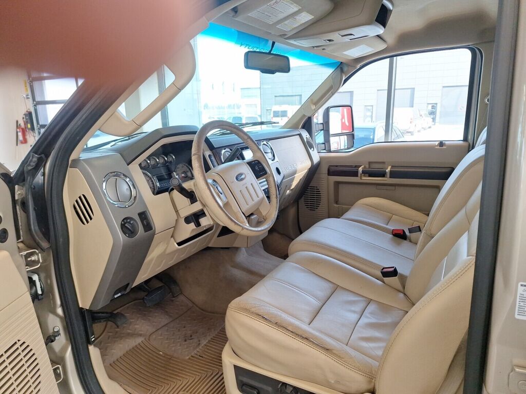 Ford F350 2010 Ruskea (beige)