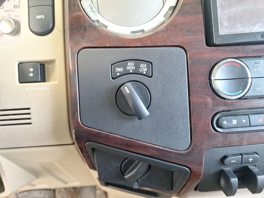 Ford F350 2010 Ruskea (beige)