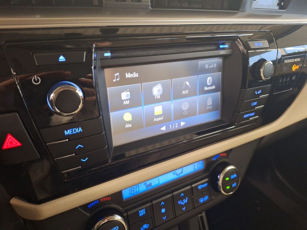 Toyota Corolla 2014 Ruskea (beige)