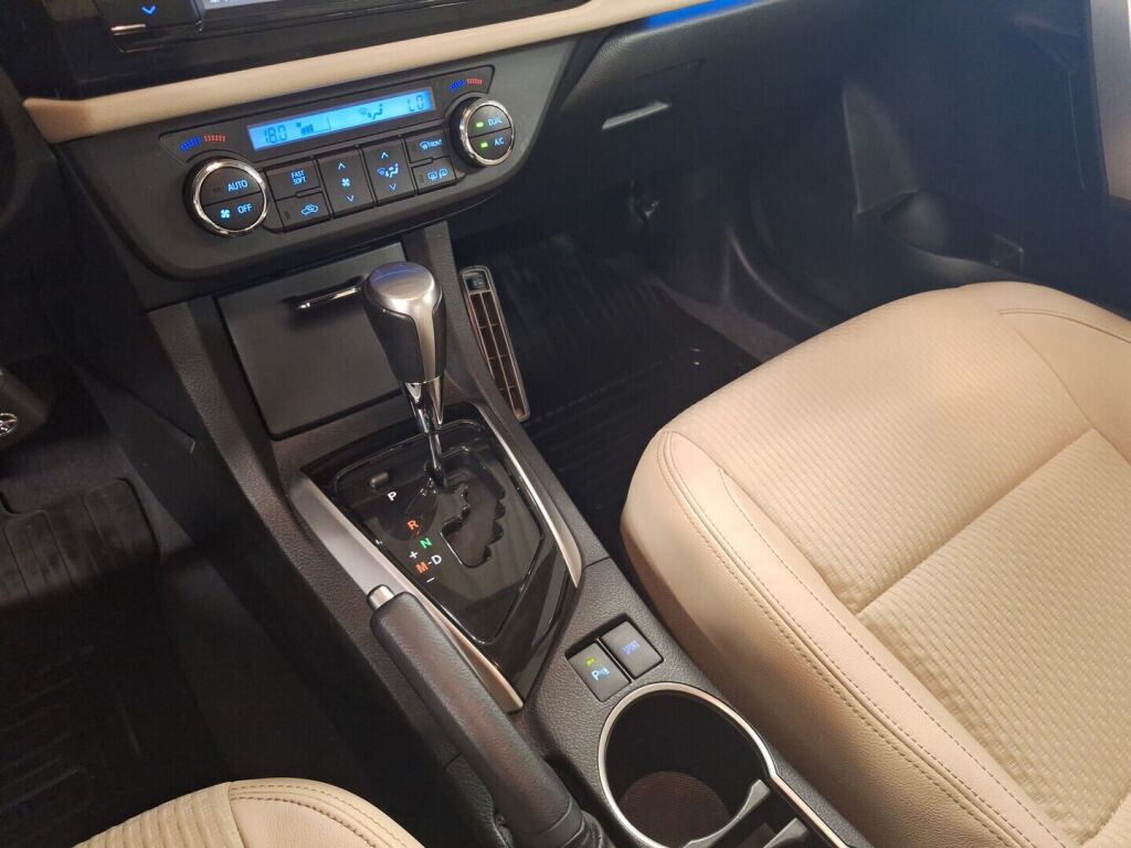 Toyota Corolla 2014 Ruskea (beige)