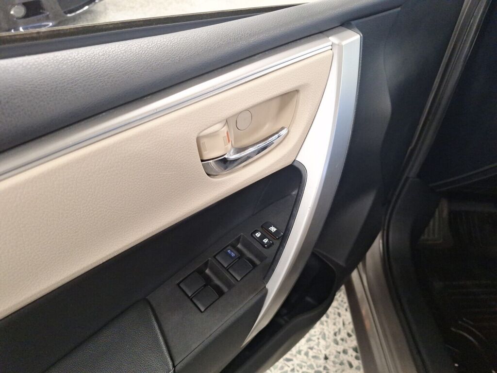 Toyota Corolla 2014 Ruskea (beige)