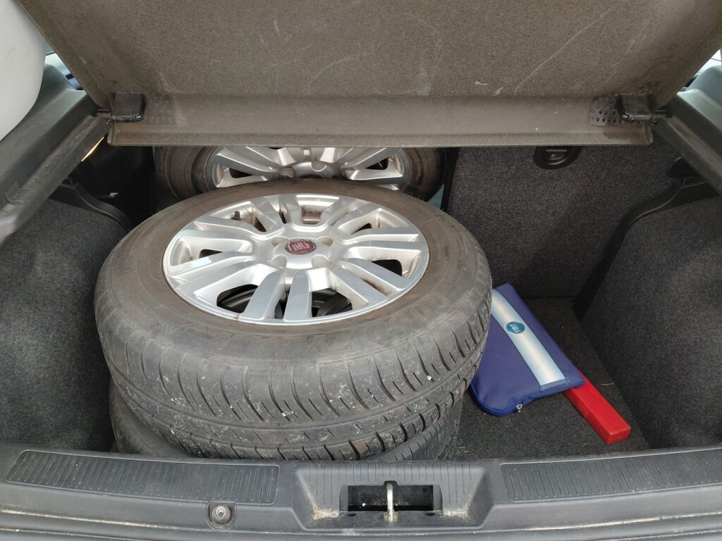 Fiat Punto 2013 Punainen