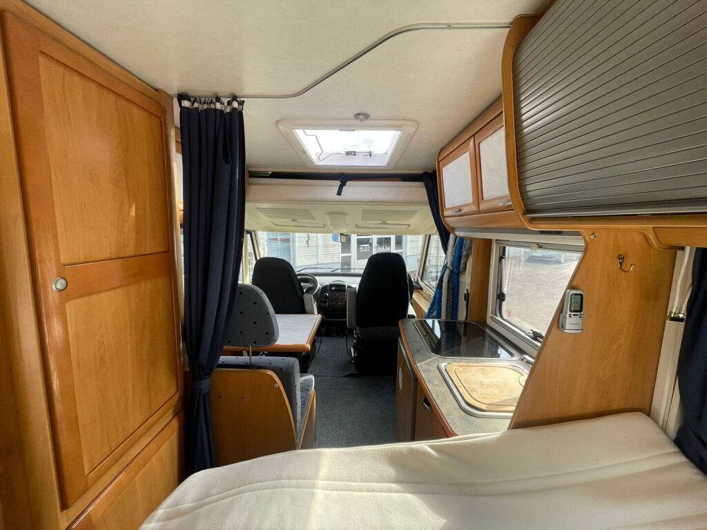 Hymer Mobil B574 2003 Valkoinen