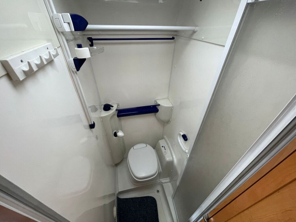 Hymer Mobil B574 2003 Valkoinen