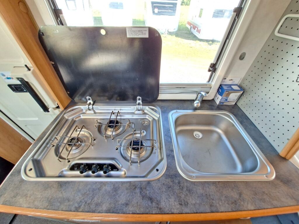 Hymer Mobil B574 2003 Valkoinen