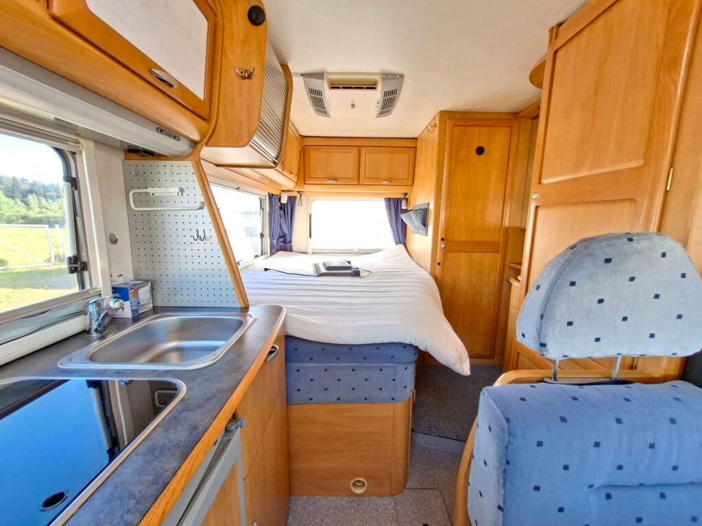 Hymer Mobil B574 2003 Valkoinen