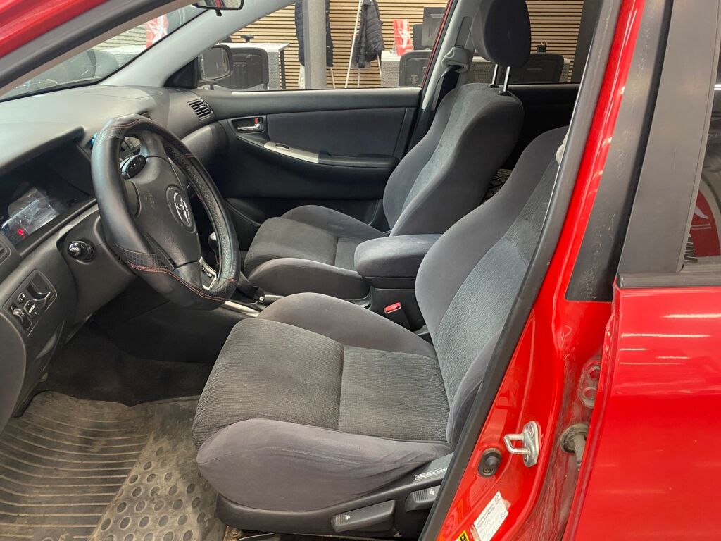 Toyota Corolla 2004 Punainen