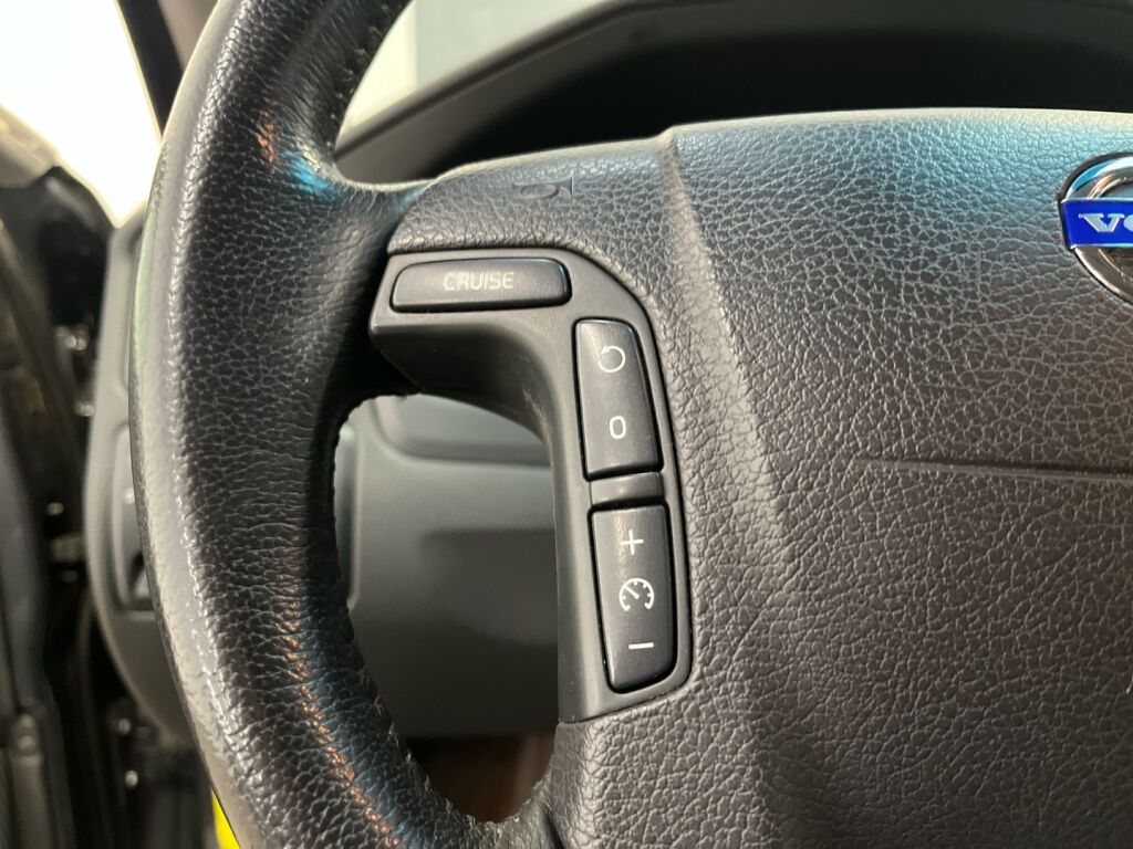 Volvo V70 2006 Harmaa