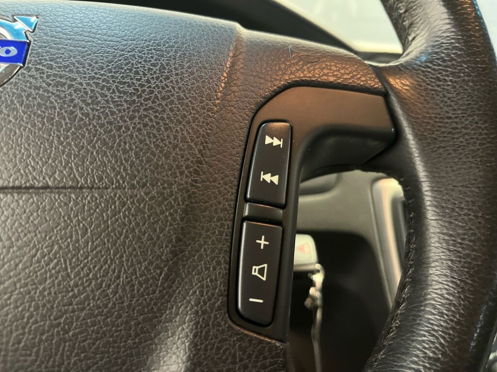 Volvo V70 2006 Harmaa