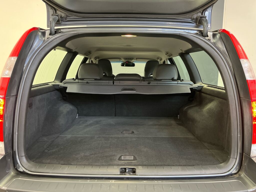 Volvo V70 2006 Harmaa