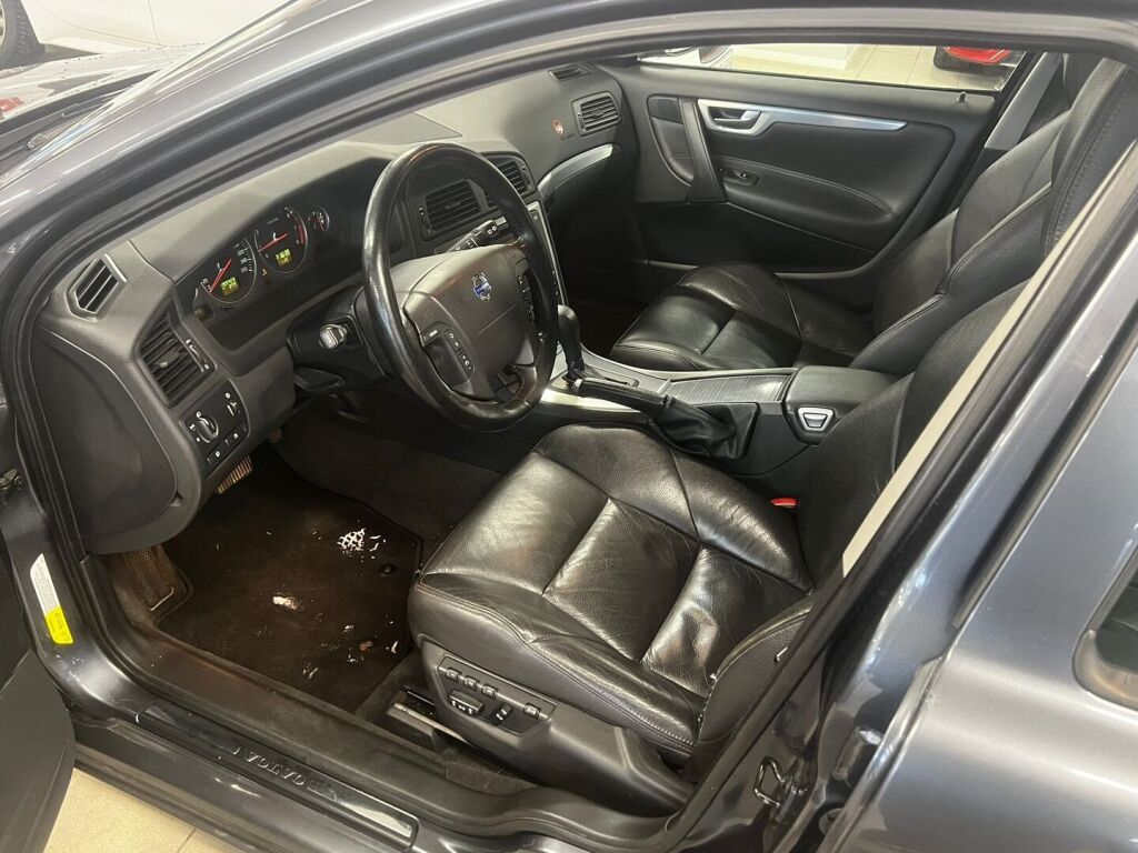 Volvo V70 2006 Harmaa