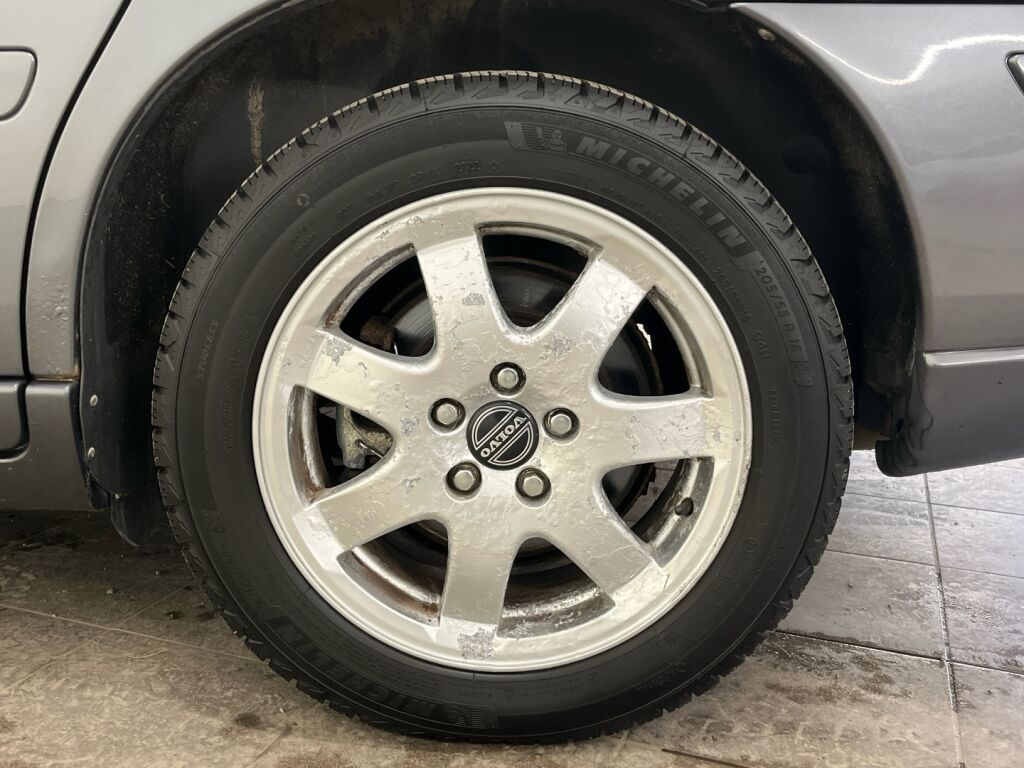 Volvo V70 2006 Harmaa