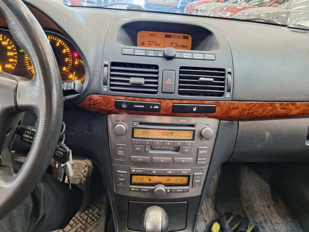 Toyota Avensis 2006 Hopea