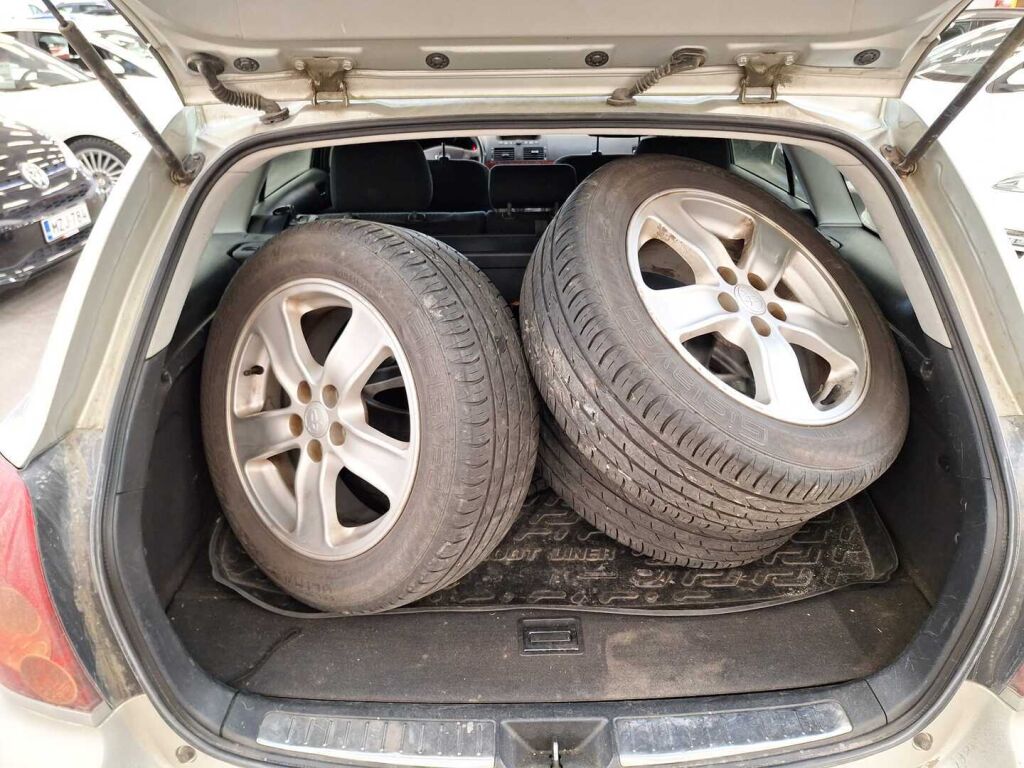 Toyota Avensis 2006 Hopea