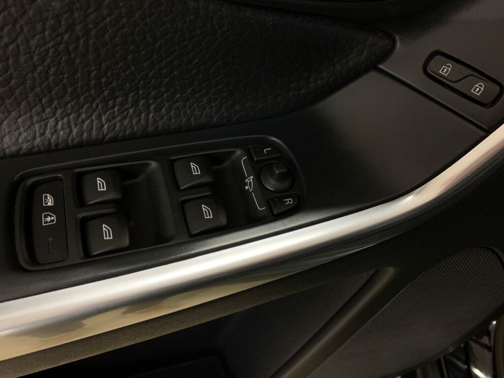 Volvo XC60 2014 Musta