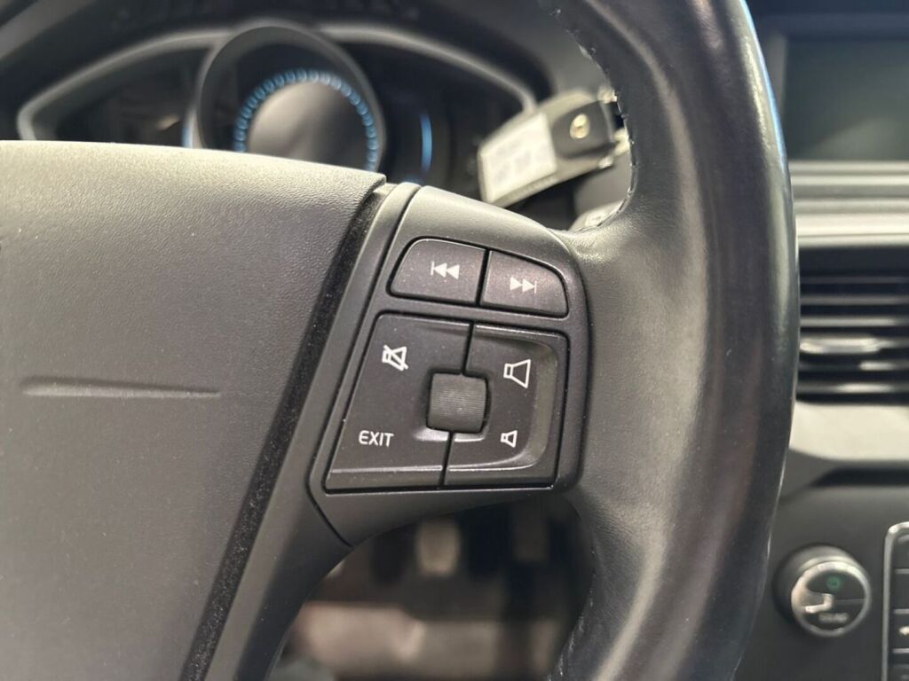 Volvo V40 2013 Musta
