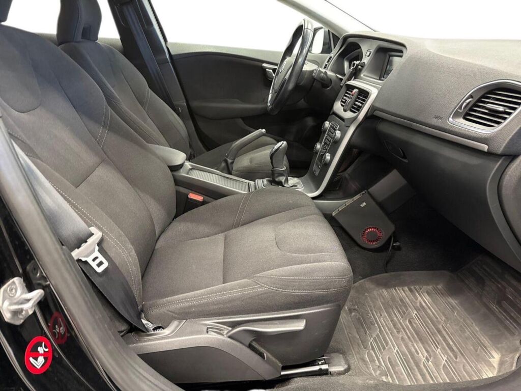 Volvo V40 2013 Musta