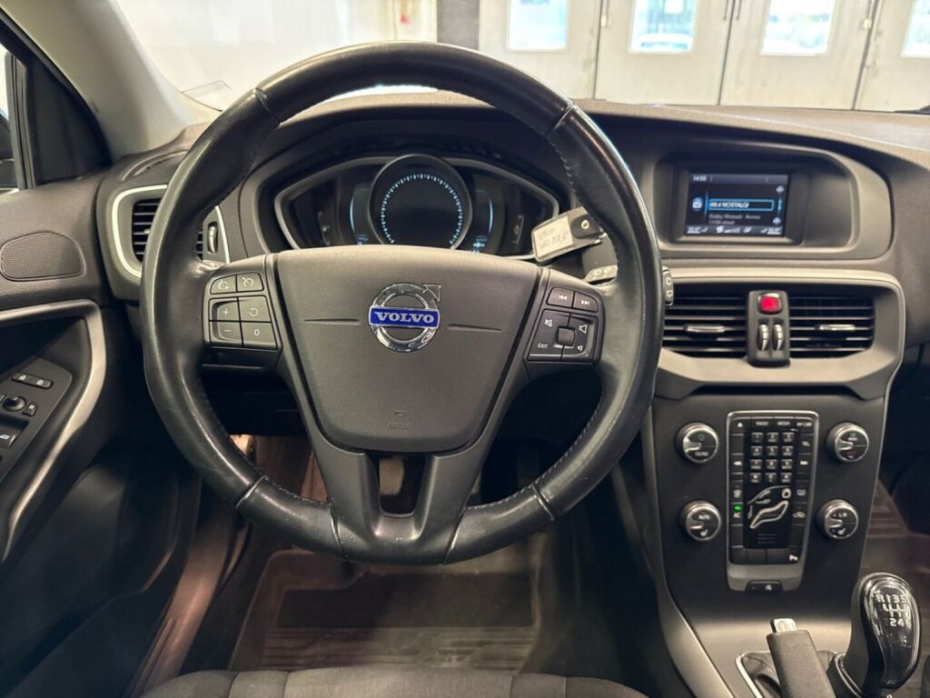 Volvo V40 2013 Musta