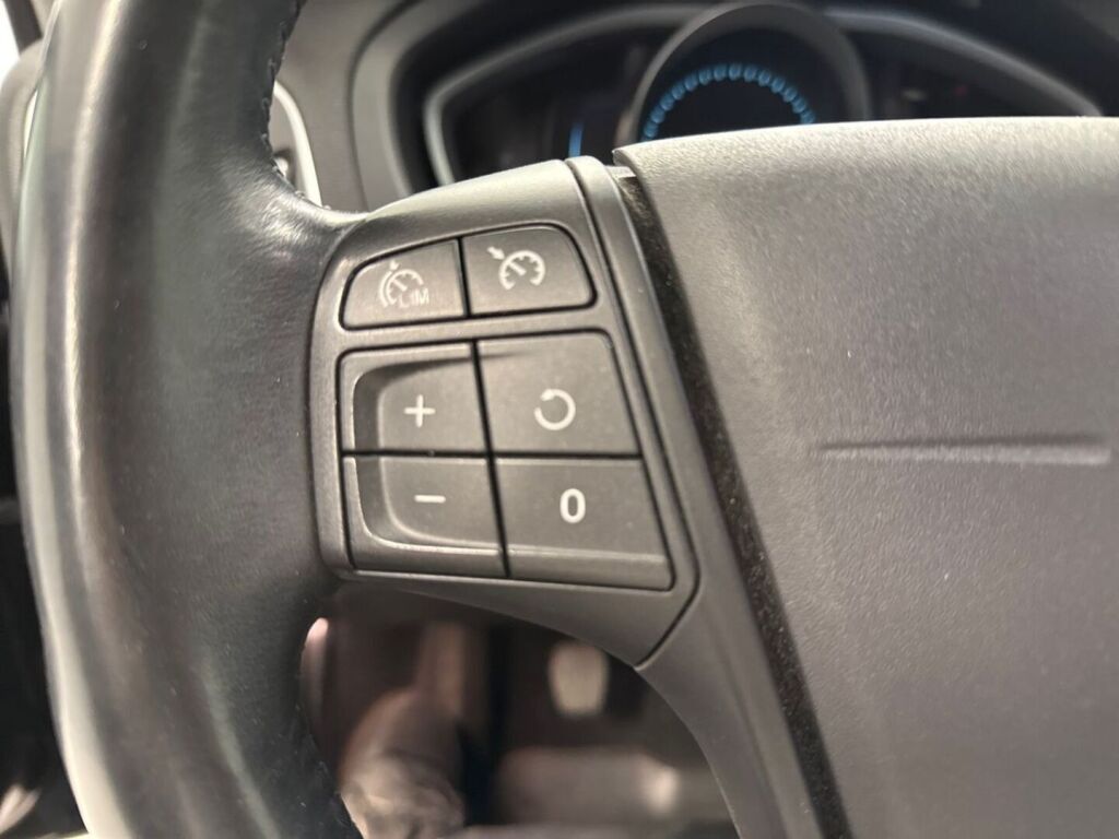Volvo V40 2013 Musta