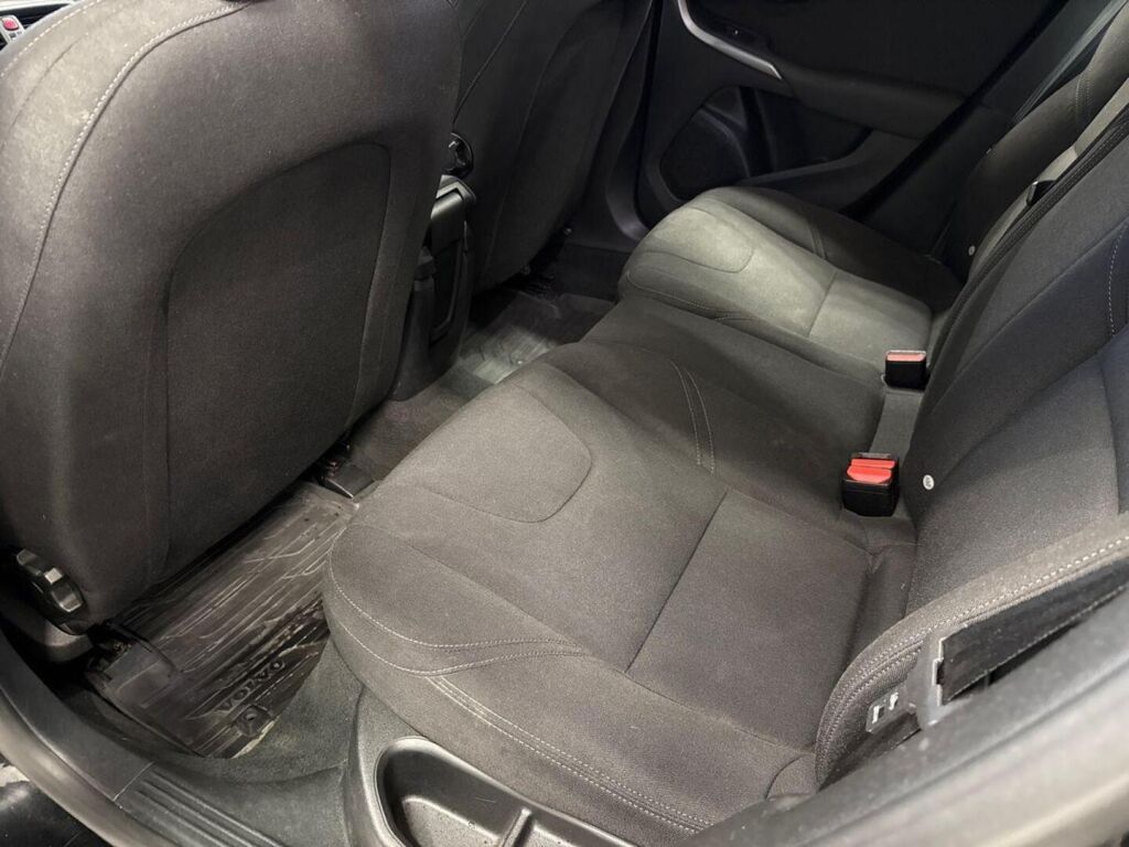 Volvo V40 2013 Musta