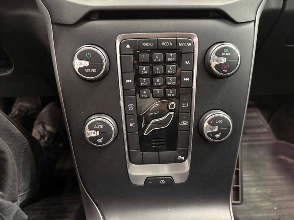 Volvo V40 2013 Musta