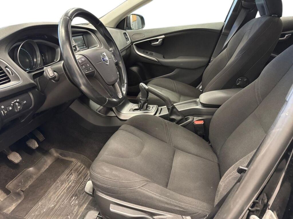 Volvo V40 2013 Musta