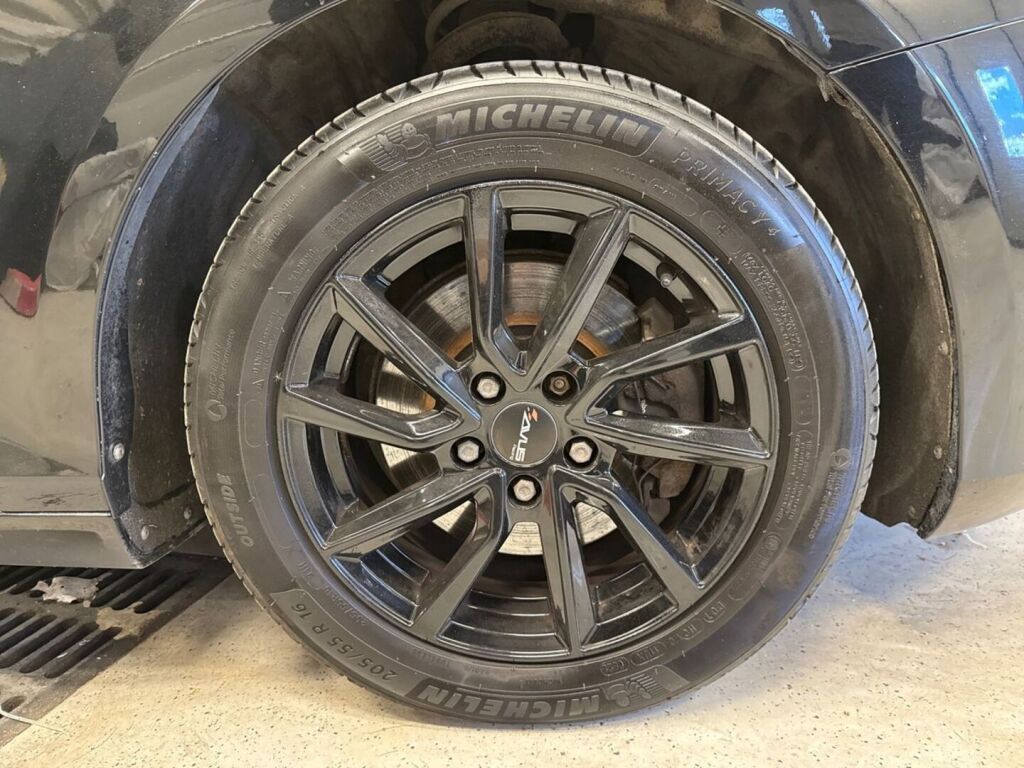 Volvo V40 2013 Musta
