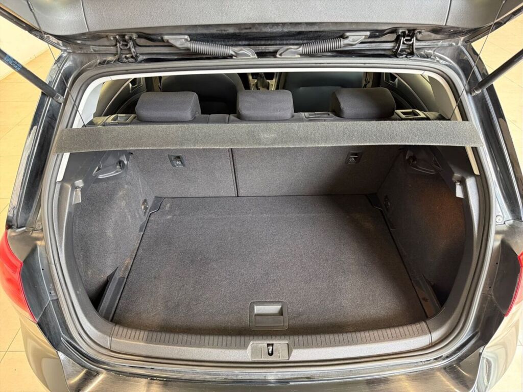 Volkswagen Golf 2014 Musta