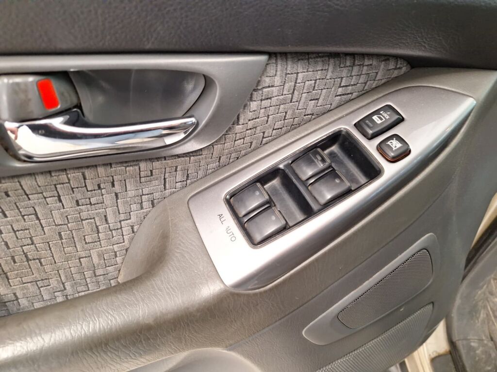 Toyota Land Cruiser 2007 Ruskea (beige)
