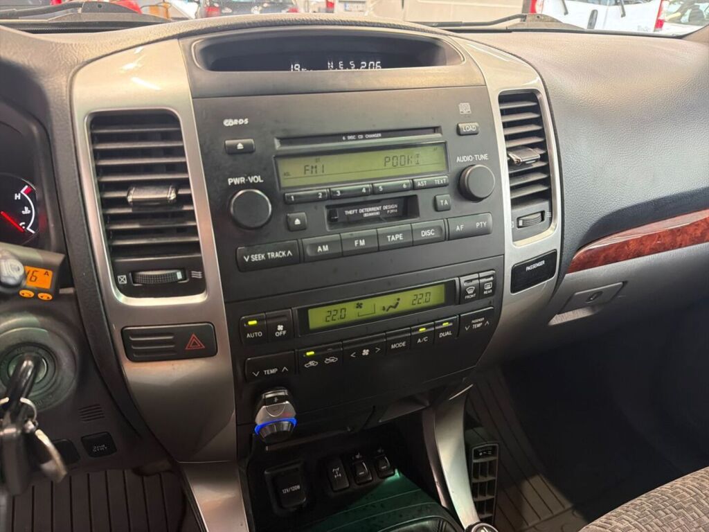 Toyota Land Cruiser 2007 Ruskea (beige)
