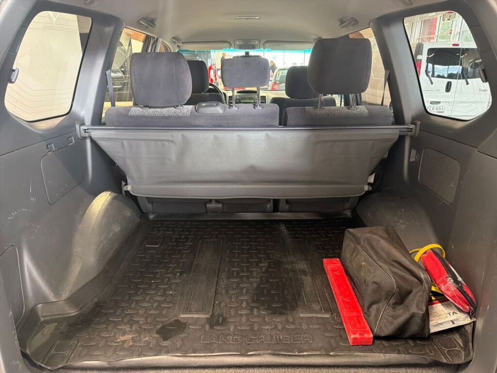 Toyota Land Cruiser 2007 Ruskea (beige)
