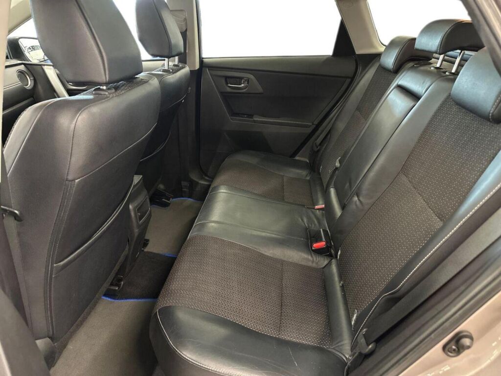 Toyota Auris 2014 Ruskea (beige)