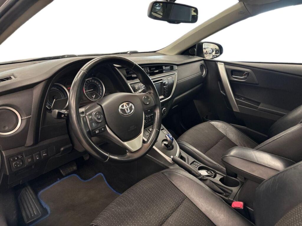 Toyota Auris 2014 Ruskea (beige)