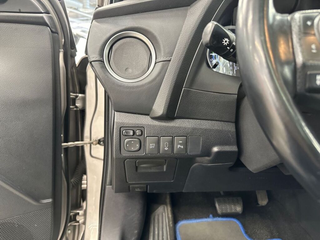 Toyota Auris 2014 Ruskea (beige)