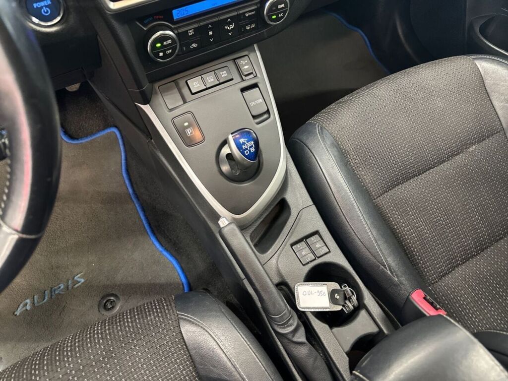Toyota Auris 2014 Ruskea (beige)