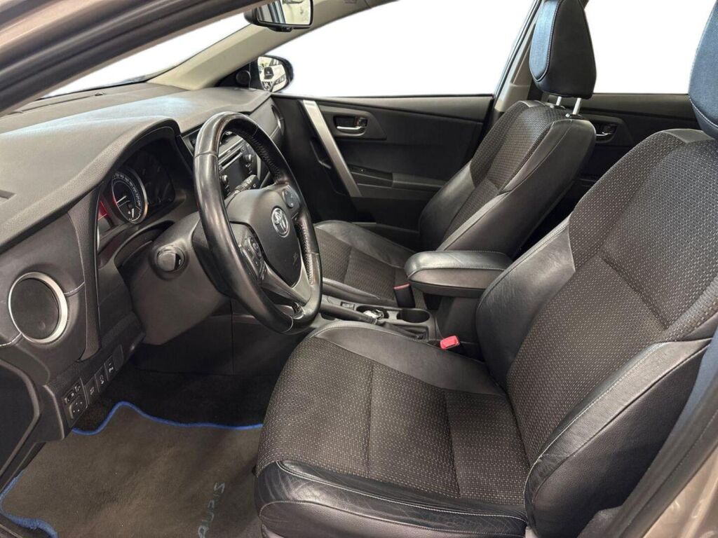 Toyota Auris 2014 Ruskea (beige)