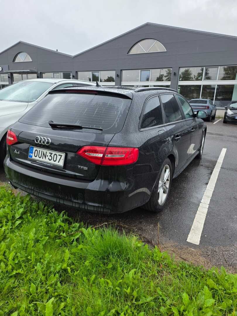 Audi A4 2015 Musta