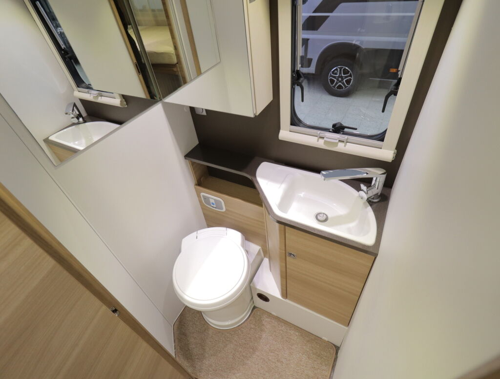 Adria Matrix Axess 670 SL 2015 Valkoinen