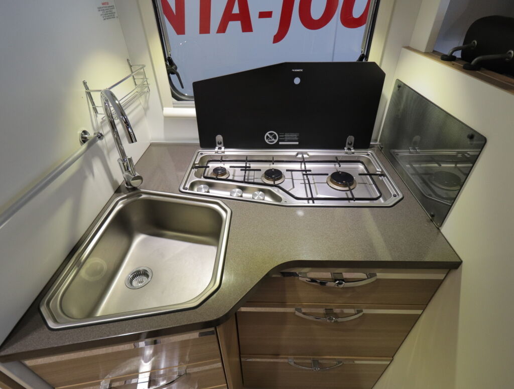 Adria Matrix Axess 670 SL 2015 Valkoinen