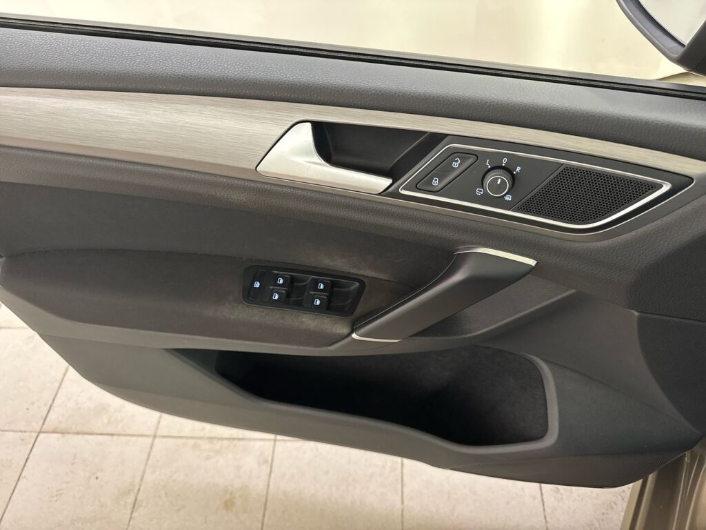 Volkswagen Golf Sportsvan 2015 Ruskea (beige)