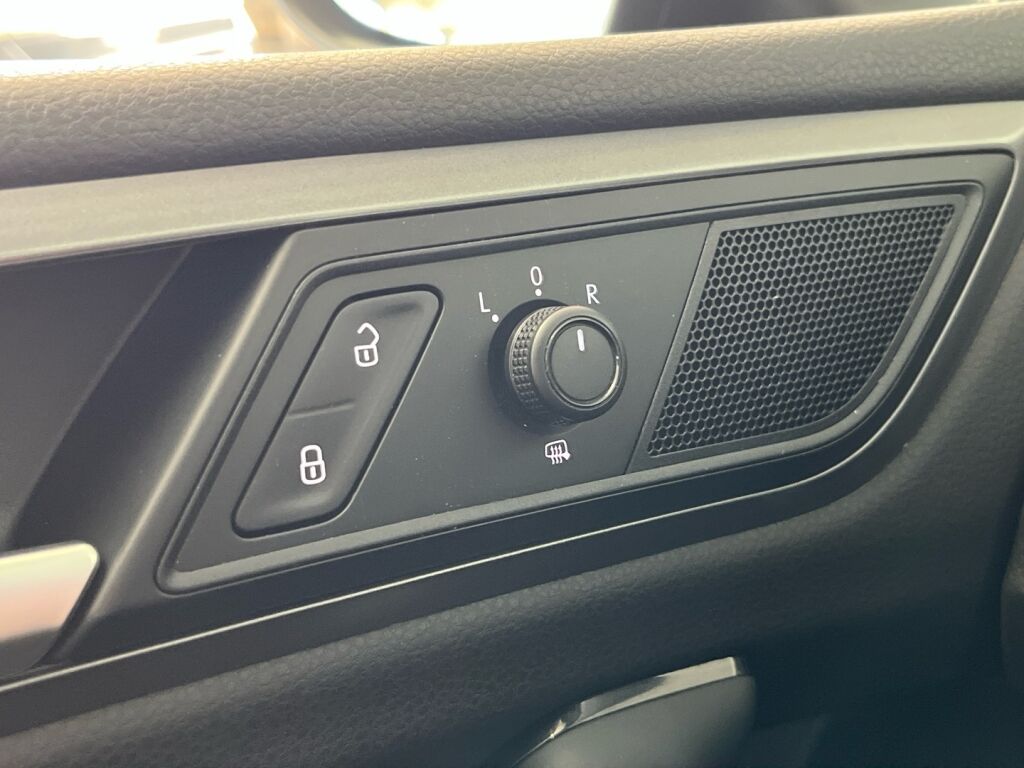 Volkswagen Golf Sportsvan 2014 Musta