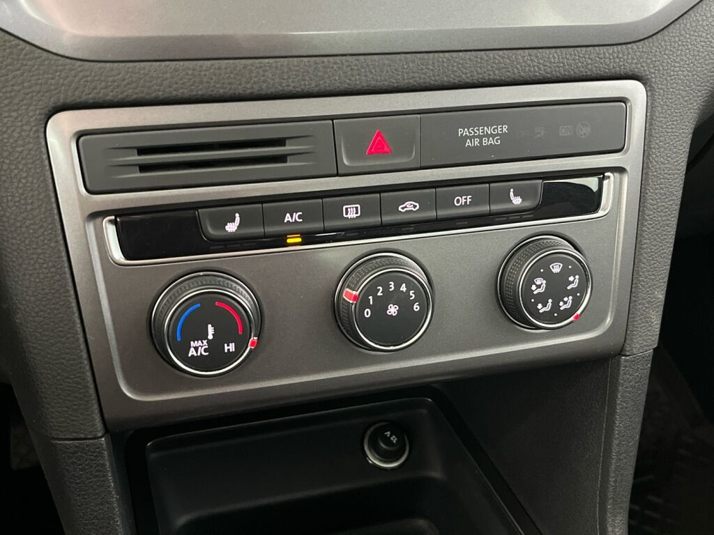 Volkswagen Golf Sportsvan 2014 Musta