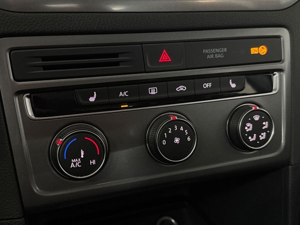 Volkswagen Golf Sportsvan 2014 Musta