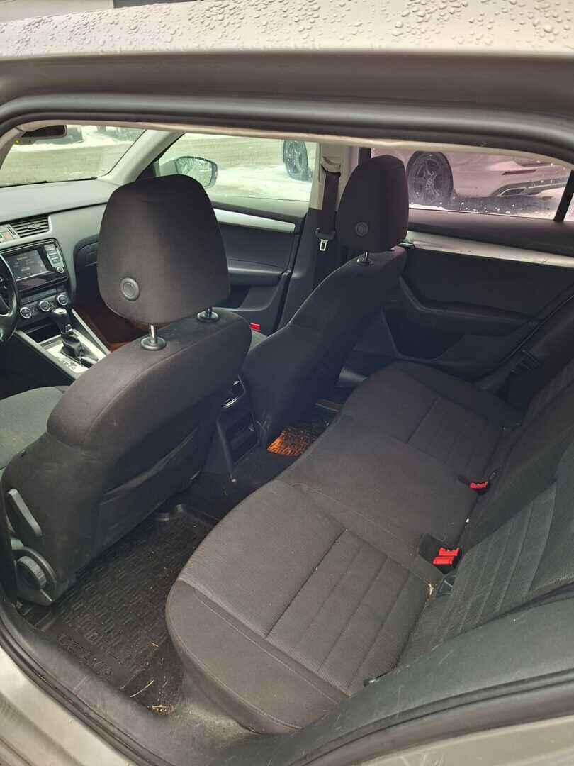 Skoda Octavia 2014 Ruskea (beige)