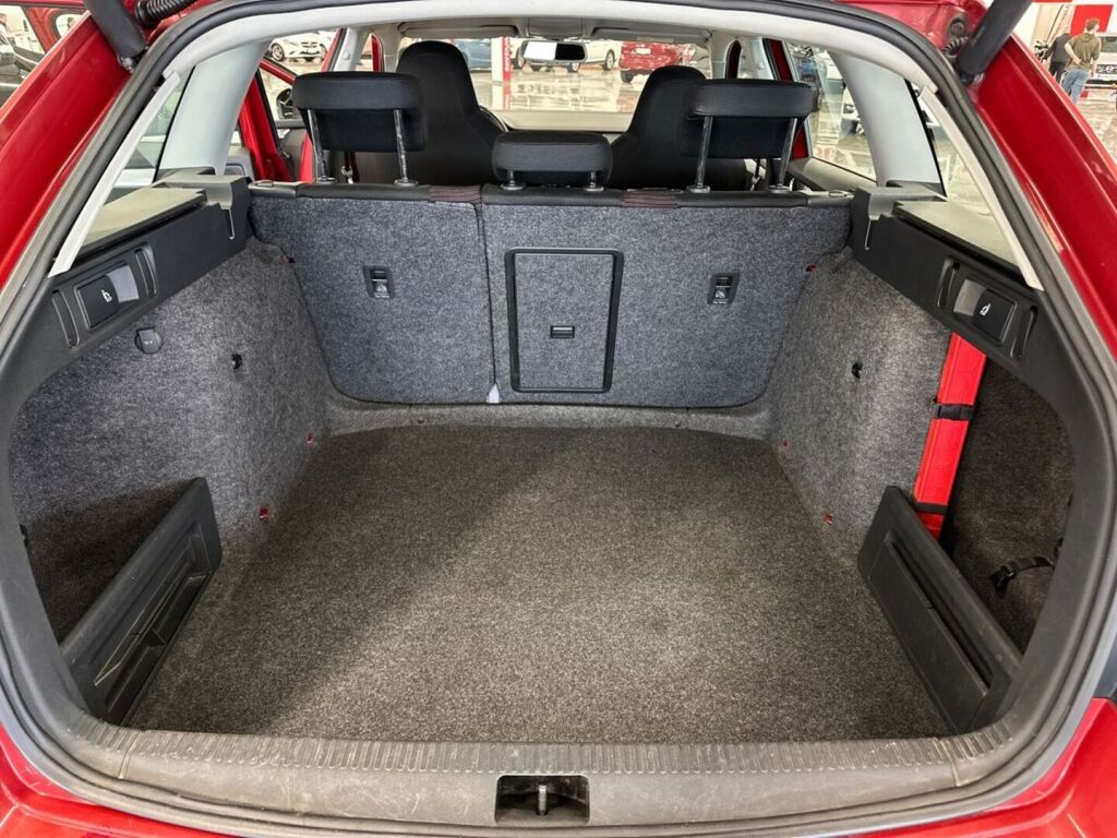 Skoda Octavia 2014 Punainen