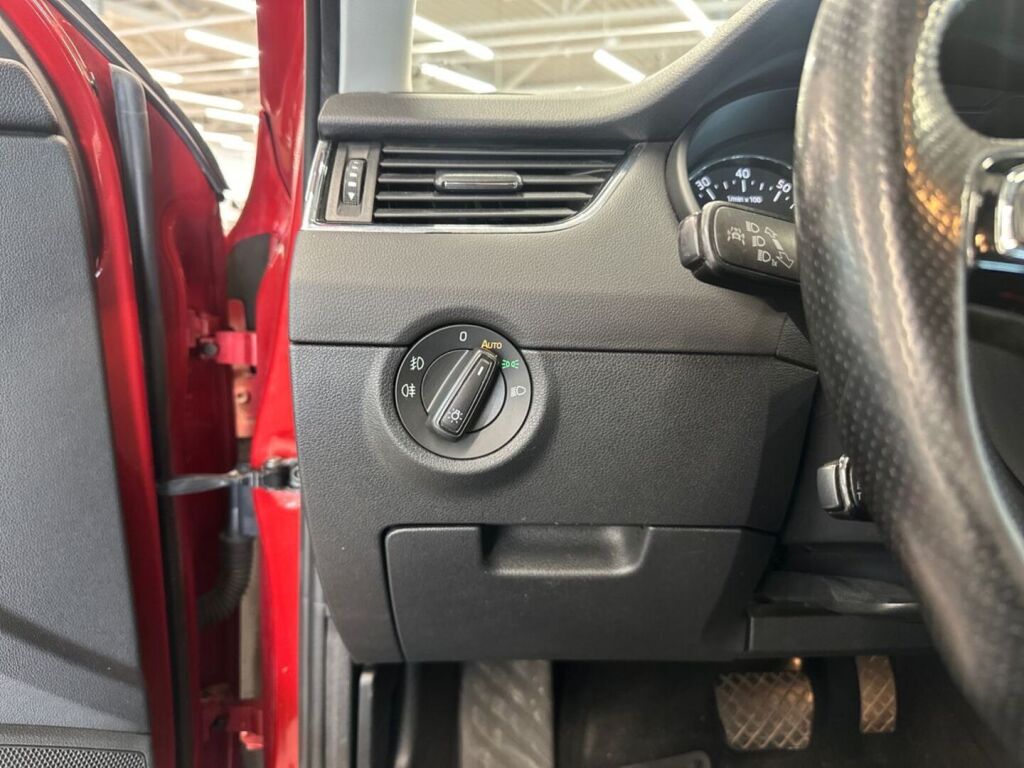 Skoda Octavia 2014 Punainen